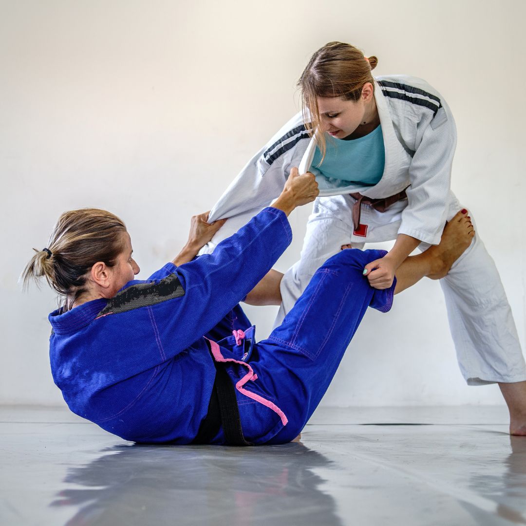 two women doing jiu jitsu